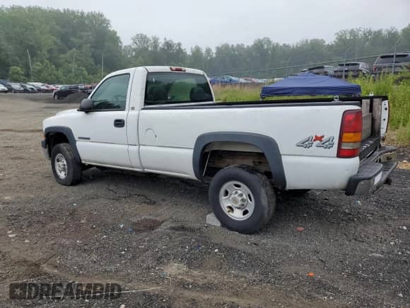 2002 Chevrolet Silverado 2500HD LS with VIN 1GCHK24U02E109568, listed as a Copart auction lot 62920455 with Not provided miles and Clean title. Bid and sale history available at DreamBid. Image 2.