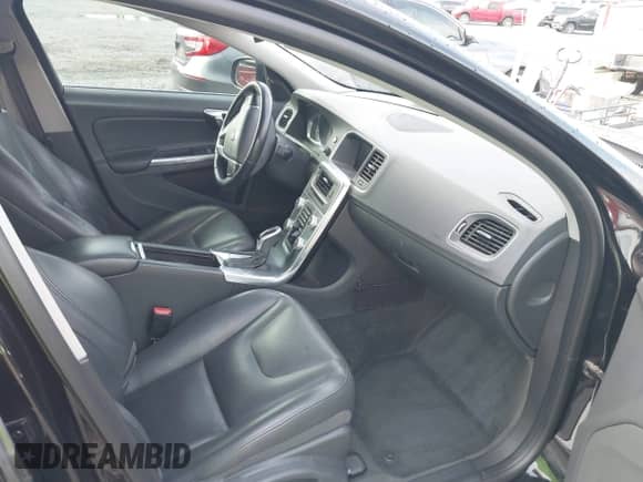 2017 Volvo S60 Inscription с VIN LYV402HKXHB126321, выставлен на аукционе IAAI как лот 42425194 с пробегом 175 975 миль миль и . История ставок и продаж доступна на DreamBid. Изображение 5.