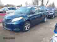 2011 Toyota Sienna с VIN 5TDKA3DC6BS005036, выставлен на аукционе IAAI как лот 41694180 с пробегом 153 219 миль миль и . История ставок и продаж доступна на DreamBid. Изображение 2.