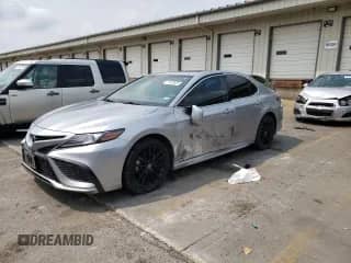 2022 Toyota Camry Hybrid XSE z VIN 4T1K31AK9NU597165, wystawiony jako Copart lot #71428535 z przebiegiem 47 680 mil mil oraz Szkoda całkowita • Salvage title. Historia ofert i sprzedaży dostępna na DreamBid. Obrazek 1.