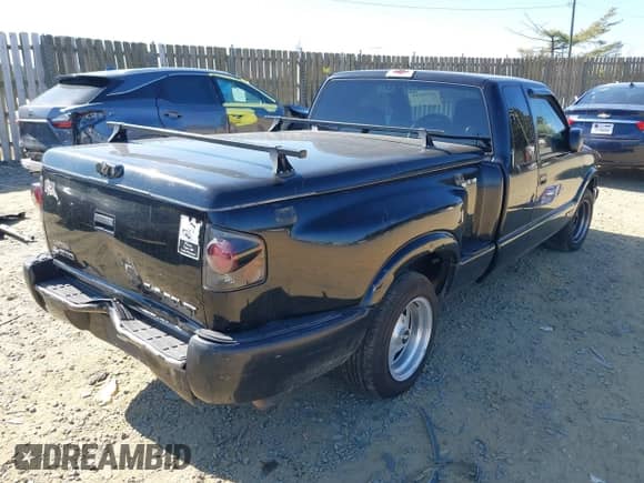 1999 Chevrolet S-10 LS с VIN 1GCCS19X3X8120951, выставлен на аукционе IAAI как лот 41776295 с пробегом 248 989 миль миль и . История ставок и продаж доступна на DreamBid. Изображение 4.