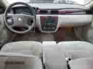 2008 Chevrolet Impala LS z VIN 2G1WB58K581333908, wystawiony jako Copart lot #85234624 z przebiegiem 130 886 mil mil oraz Szkoda całkowita • Salvage title. Historia ofert i sprzedaży dostępna na DreamBid. Obrazek 8.