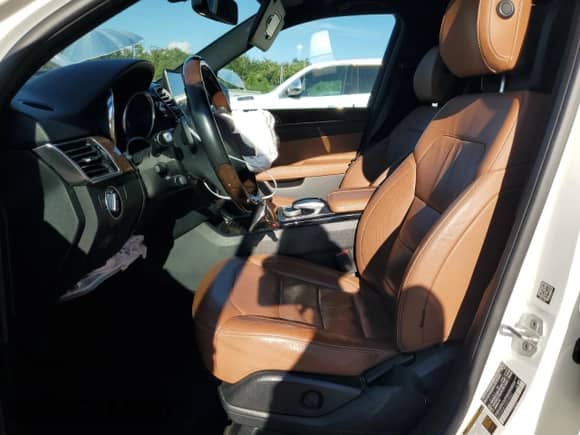 2017 Mercedes-Benz GLE 350 z VIN 4JGDA5JB1HA975443, wystawiony jako Copart lot #81858015 z przebiegiem 109 195 mil mil oraz Szkoda całkowita • Salvage title. Historia ofert i sprzedaży dostępna na DreamBid. Obrazek 7.