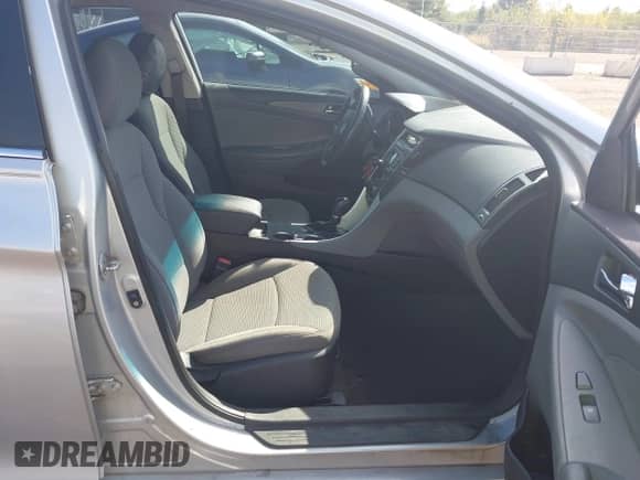 2011 Hyundai Sonata GLS z VIN 5NPEB4AC4BH220909, wystawiony jako IAAI lot #43441466 z przebiegiem 222 035 mil mil oraz . Historia ofert i sprzedaży dostępna na DreamBid. Obrazek 5.