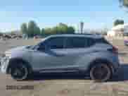 2023 Nissan Kicks SR с VIN 3N1CP5DV8PL567598, выставлен на аукционе IAAI как лот 43145527 с пробегом 41 773 миль миль и . История ставок и продаж доступна на DreamBid. Изображение 14.