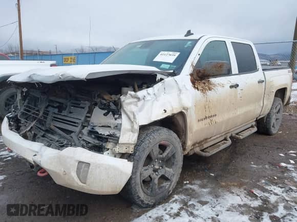2018 Chevrolet Silverado 1500 LTZ z VIN 3GCUKSEJ6JG526610, wystawiony jako IAAI lot #41127039 z przebiegiem 78 824 mil mil oraz . Historia ofert i sprzedaży dostępna na DreamBid. Obrazek 2.