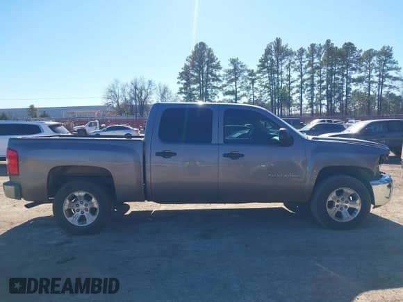 2012 Chevrolet Silverado 1500 LS z VIN 3GCPCREAXCG228826, wystawiony jako IAAI lot #41155616 z przebiegiem 223 683 mil mil oraz . Historia ofert i sprzedaży dostępna na DreamBid. Obrazek 14.