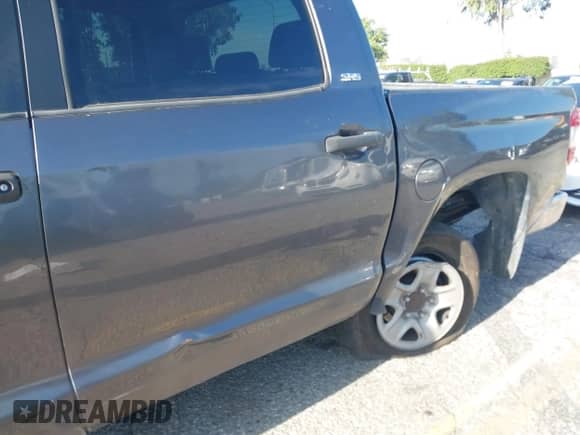 2017 Toyota Tundra SR5 z VIN 5TFDY5F10HX616873, wystawiony jako IAAI lot #42270989 z przebiegiem 130 335 mil mil oraz . Historia ofert i sprzedaży dostępna na DreamBid. Obrazek 17.