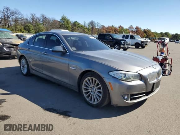 2013 BMW 5 Series 535i xDrive with VIN WBAFU7C59DDU73907, listed as a Copart auction lot 81824475 with 152,518 mi miles and Clean title. Bid and sale history available at DreamBid. Image 4.