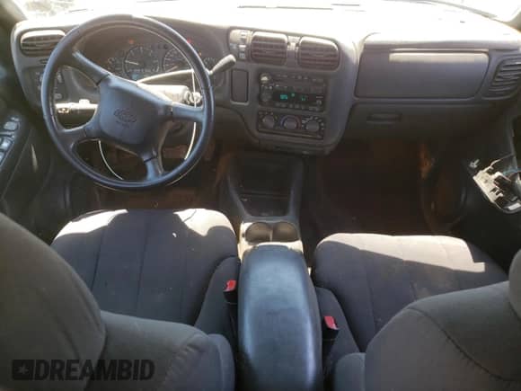 2004 Chevrolet S-10 LS z VIN 1GCDT13X14K113828, wystawiony jako Copart lot #64229655 z przebiegiem 100 013 mil mil oraz Szkoda całkowita • Salvage title. Historia ofert i sprzedaży dostępna na DreamBid. Obrazek 8.