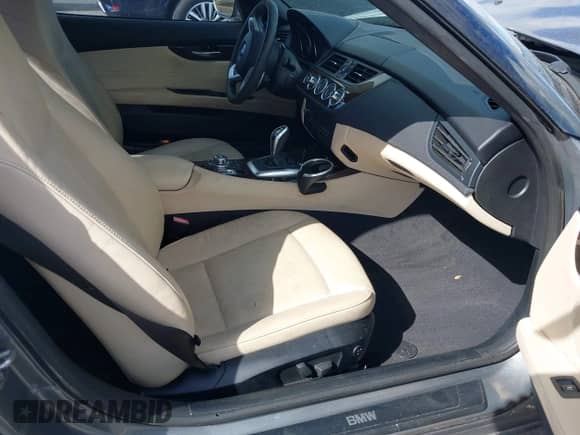 2012 BMW Z4 sDrive28i with VIN WBALL5C51CJ103271, listed as a IAAI auction lot 43365991 with 81,579 mi miles and . Bid and sale history available at DreamBid. Image 5.