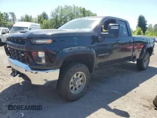 2020 Chevrolet Silverado 2500HD Work Truck z VIN 1GC5YLE71LF243470, wystawiony jako Copart lot #64232895 z przebiegiem 122 405 mil mil oraz Szkoda całkowita • Salvage title. Historia ofert i sprzedaży dostępna na DreamBid. Obrazek 1.