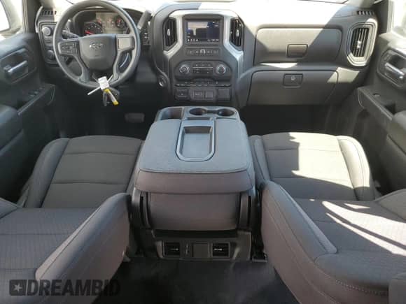 2024 Chevrolet Silverado 1500 Custom Trail Boss z VIN 3GCUDCE87RG454311, wystawiony jako Copart lot #66486955 z przebiegiem 3 402 mil mil oraz Szkoda całkowita • Salvage title. Historia ofert i sprzedaży dostępna na DreamBid. Obrazek 8.