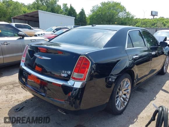 2013 Chrysler 300 с VIN 2C3CCAAG2DH743142, выставлен на аукционе IAAI как лот 42679444 с пробегом 153 218 миль миль и . История ставок и продаж доступна на DreamBid. Изображение 4.