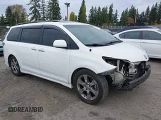 2013 Toyota Sienna SE with VIN 5TDXK3DC5DS287918, listed as a IAAI auction lot 43528644 with 88,324 mi miles and . Bid and sale history available at DreamBid. Image 1.