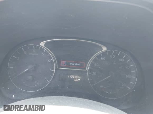 2014 Nissan Pathfinder S z VIN 5N1AR2MM3EC627831, wystawiony jako IAAI lot #42919989 z przebiegiem 110 628 mil mil oraz . Historia ofert i sprzedaży dostępna na DreamBid. Obrazek 7.