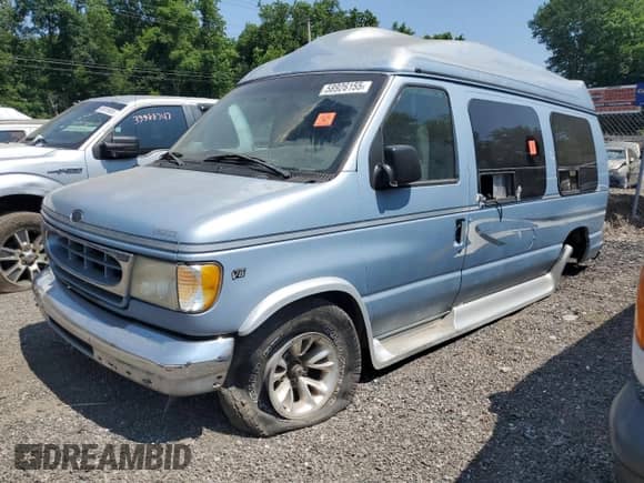 2000 Ford Econoline Cargo Recreational with VIN 1FDRE14L5YHA56690, listed as a Copart auction lot 58926155 with 162,797 mi miles and Salvage title. Bid and sale history available at DreamBid. Image 1.