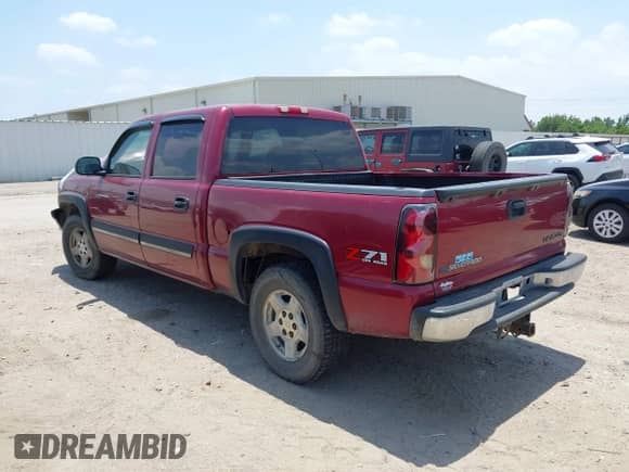 2005 Chevrolet Silverado 1500 Z71 с VIN 2GCEK13T551143145, выставлен на аукционе IAAI как лот 42439955 с пробегом Не указан миль и . История ставок и продаж доступна на DreamBid. Изображение 3.