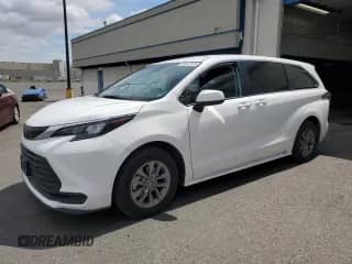 2024 Toyota Sienna LE with VIN 5TDKSKFC5RS123240, listed as a Copart auction lot 57221015 with 18,269 mi miles and Clean title. Bid and sale history available at DreamBid. Image 1.
