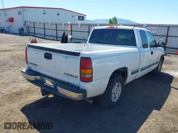 2002 Chevrolet Silverado 1500 LS with VIN 1GCEC19T22Z114628, listed as a IAAI auction lot 42391345 with 175,385 mi miles and . Bid and sale history available at DreamBid. Image 4.