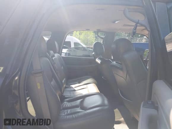 2004 Chevrolet Tahoe Z71 with VIN 1GNEK13Z04R108563, listed as a IAAI auction lot 42449572 with 208,492 mi miles and . Bid and sale history available at DreamBid. Image 8.