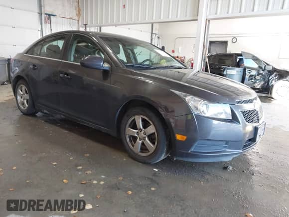 2014 Chevrolet Cruze 1LT с VIN 1G1PC5SB1E7180680, выставлен на аукционе IAAI как лот 43355904 с пробегом 113 924 миль миль и . История ставок и продаж доступна на DreamBid. Изображение 1.