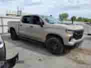 2022 Chevrolet Silverado 1500 Custom Trail Boss z VIN 3GCUDCET4NG579555, wystawiony jako Copart lot #51195454 z przebiegiem Nie podano mil oraz Szkoda całkowita • Salvage title. Historia ofert i sprzedaży dostępna na DreamBid. Obrazek 4.