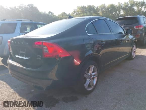 2015 Volvo S60 T5 Premier с VIN YV1612TK4F1345481, выставлен на аукционе IAAI как лот 43141748 с пробегом 179 143 миль миль и . История ставок и продаж доступна на DreamBid. Изображение 4.