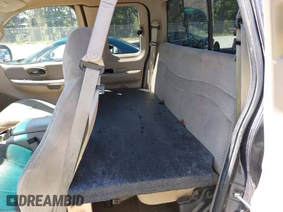 2000 Ford F-150 XL с VIN 1FTZX1722YKA19245, выставлен на аукционе IAAI как лот 42747484 с пробегом 213 370 миль миль и . История ставок и продаж доступна на DreamBid. Изображение 8.