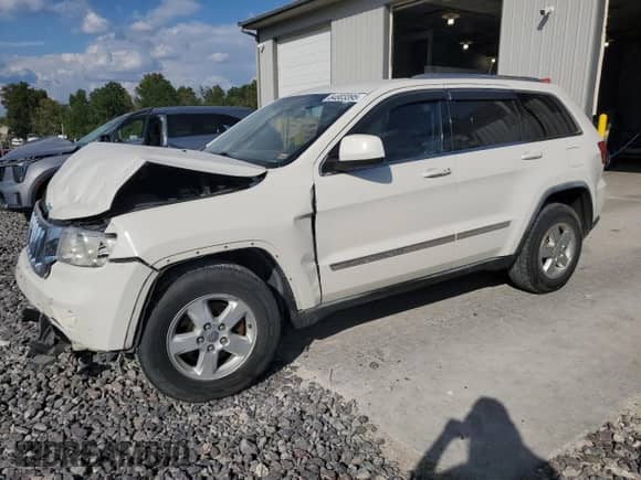 2011 Jeep Grand Cherokee Laredo с VIN 1J4RR4GG3BC546326, выставлен на аукционе Copart как лот 84803395 с пробегом 257 190 миль миль и Списание • Salvage title. История ставок и продаж доступна на DreamBid. Изображение 1.
