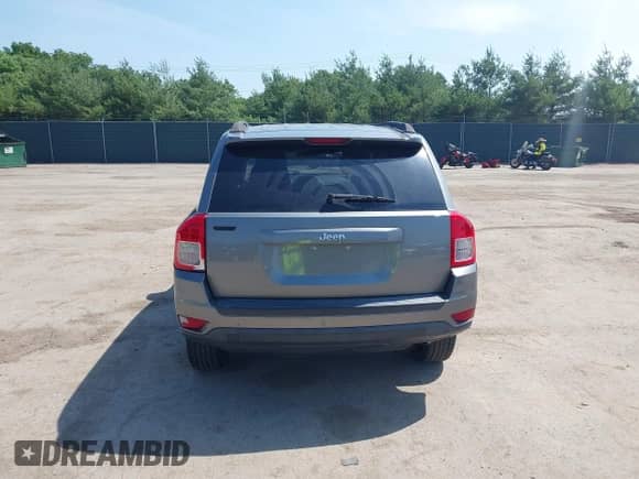 2013 Jeep Compass Sport z VIN 1C4NJCBA3DD265990, wystawiony jako IAAI lot #42644318 z przebiegiem 130 092 mil mil oraz . Historia ofert i sprzedaży dostępna na DreamBid. Obrazek 16.