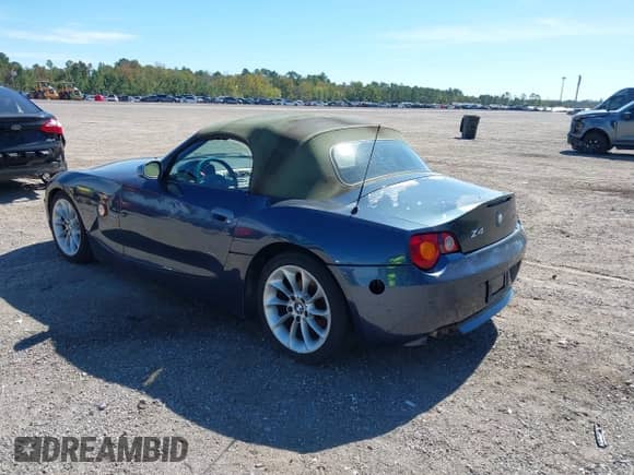 2003 BMW Z4 2.5i с VIN 4USBT33463LS45396, выставлен на аукционе IAAI как лот 43522868 с пробегом 183 343 миль миль и . История ставок и продаж доступна на DreamBid. Изображение 3.