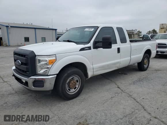 2013 Ford F-250 XL z VIN 1FT7X2A64DEB17792, wystawiony jako Copart lot #51159425 z przebiegiem 246 495 mil mil oraz Czysty tytuł • Clean title. Historia ofert i sprzedaży dostępna na DreamBid. Obrazek 1.