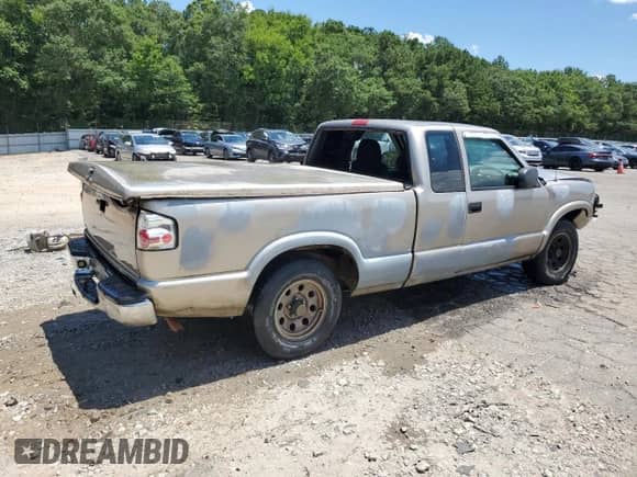 2003 Chevrolet S-10 LS с VIN 1GCCS19XX38225691, выставлен на аукционе Copart как лот 64231085 с пробегом 258 080 миль миль и Списание • Salvage title. История ставок и продаж доступна на DreamBid. Изображение 3.
