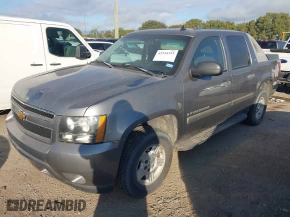 2007 Chevrolet Avalanche 3LT with VIN 3GNEC12017G245936, listed as a IAAI auction lot 43244355 with 152,610 mi miles and . Bid and sale history available at DreamBid. Image 2.