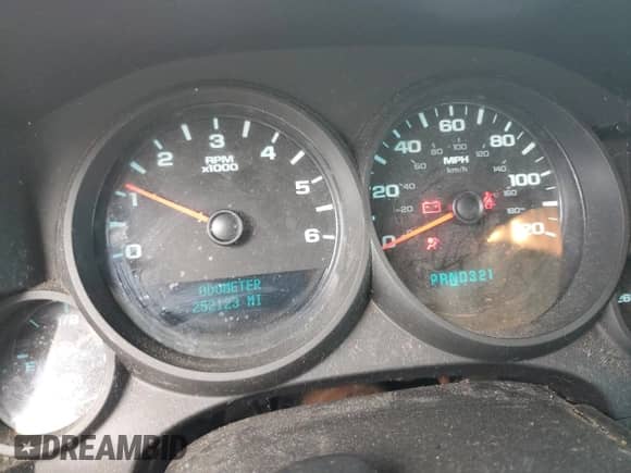 2012 Chevrolet Silverado 1500 LS z VIN 3GCPCREA4CG156926, wystawiony jako Copart lot #63436775 z przebiegiem 252 123 mil mil oraz Szkoda całkowita • Salvage title. Historia ofert i sprzedaży dostępna na DreamBid. Obrazek 9.