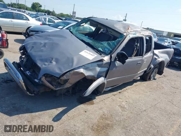 2002 Toyota Tundra Limited z VIN 5TBRT38152S228887, wystawiony jako IAAI lot #43129902 z przebiegiem Nie podano mil oraz . Historia ofert i sprzedaży dostępna na DreamBid. Obrazek 16.