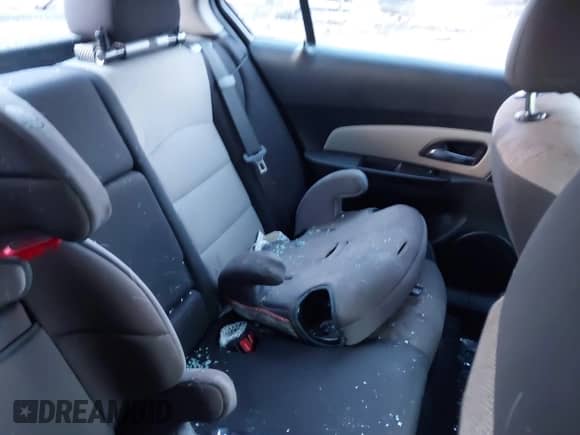 2014 Chevrolet Cruze LS z VIN 1G1PA5SHXE7282148, wystawiony jako IAAI lot #41209200 z przebiegiem 150 769 mil mil oraz . Historia ofert i sprzedaży dostępna na DreamBid. Obrazek 8.