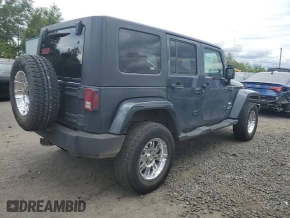 2007 Jeep Wrangler Unlimited Sahara z VIN 1J4GA59107L120503, wystawiony jako Copart lot #62967165 z przebiegiem 108 035 mil mil oraz Szkoda całkowita • Salvage title. Historia ofert i sprzedaży dostępna na DreamBid. Obrazek 3.