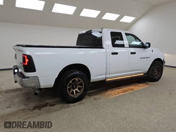 2012 Ram 1500 ST z VIN 1C6RD7FP3CS203036, wystawiony jako Copart lot #80511715 z przebiegiem 199 374 mil mil oraz Czysty tytuł • Clean title. Historia ofert i sprzedaży dostępna na DreamBid. Obrazek 3.