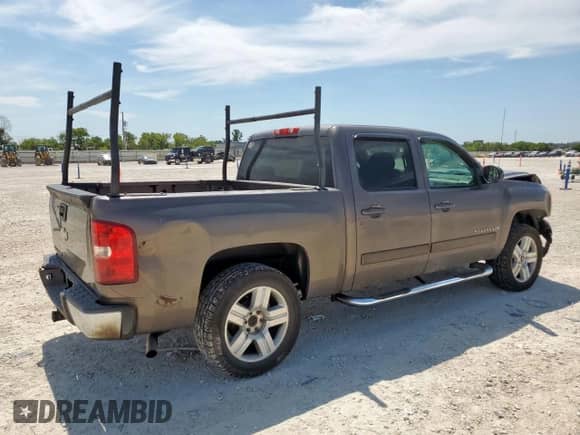 2008 Chevrolet Silverado 1500 1LT with VIN 2GCEC13JX81325875, listed as a Copart auction lot 71851205 with 308,421 mi miles and Salvage title. Bid and sale history available at DreamBid. Image 3.