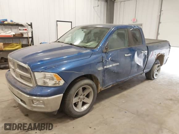 2011 Ram 1500 Big Horn z VIN 1D7RV1GT7BS690101, wystawiony jako IAAI lot #41455954 z przebiegiem 174 142 mil mil oraz . Historia ofert i sprzedaży dostępna na DreamBid. Obrazek 2.