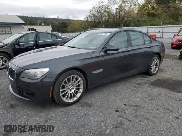 2014 BMW 7 Series 750i xDrive z VIN WBAYB6C58ED224525, wystawiony jako Copart lot #86831595 z przebiegiem 143 385 mil mil oraz Czysty tytuł • Clean title. Historia ofert i sprzedaży dostępna na DreamBid. Obrazek 1.
