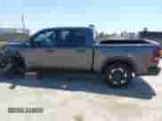 2020 Ram 1500 Rebel z VIN 1C6SRFLT8LN164196, wystawiony jako IAAI lot #42538059 z przebiegiem 60 520 mil mil oraz . Historia ofert i sprzedaży dostępna na DreamBid. Obrazek 15.