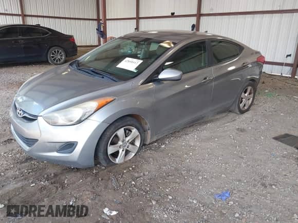 2011 Hyundai Elantra GLS z VIN KMHDH4AEXBU105809, wystawiony jako IAAI lot #42858512 z przebiegiem 121 891 mil mil oraz . Historia ofert i sprzedaży dostępna na DreamBid. Obrazek 2.