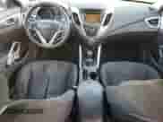 2012 Hyundai Veloster w/Black Int z VIN KMHTC6AD0CU023084, wystawiony jako Copart lot #82597005 z przebiegiem 187 990 mil mil oraz Czysty tytuł • Clean title. Historia ofert i sprzedaży dostępna na DreamBid. Obrazek 8.