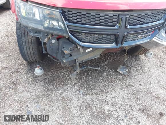 2016 Dodge Journey Crossroad Plus z VIN 3C4PDCGB3GT107617, wystawiony jako IAAI lot #39846696 z przebiegiem 108 632 mil mil oraz . Historia ofert i sprzedaży dostępna na DreamBid. Obrazek 6.