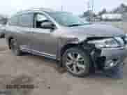 2014 Nissan Pathfinder SV z VIN 5N1AR2MN3EC613842, wystawiony jako IAAI lot #41380645 z przebiegiem 154 058 mil mil oraz . Historia ofert i sprzedaży dostępna na DreamBid. Obrazek 6.