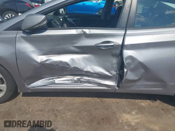 2011 Hyundai Elantra GLS z VIN KMHDH4AE2BU114472, wystawiony jako IAAI lot #42206127 z przebiegiem 196 400 mil mil oraz . Historia ofert i sprzedaży dostępna na DreamBid. Obrazek 6.