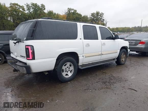 2005 Chevrolet Suburban LT с VIN 3GNEC16Z85G280219, выставлен на аукционе IAAI как лот 43453404 с пробегом 219 100 миль миль и . История ставок и продаж доступна на DreamBid. Изображение 4.